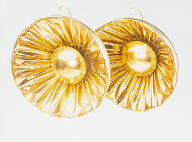 3_Ohrschmuck / Earrings Goldene Blumen; Dorothea Prühl, Halle (Saale), 1988; Gold; Erworben von der Künstlerin / Acquired from the artist, 1991; Foto: Felix Bielmeier