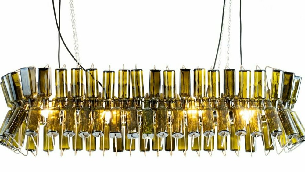 chandelier "bottle game" from the education manufactory of the art lab S27. Photo: S27 – Kunst und Bildung, Berlin