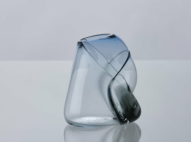 Veronika Beckh (Berlin) Gefäß INTINGO V#7, 2021 Glas, freigeformt, geschliffen, poliert H 17,5 cm, B 12,5 cm, T 15 cm Foto: Peter Hübbe