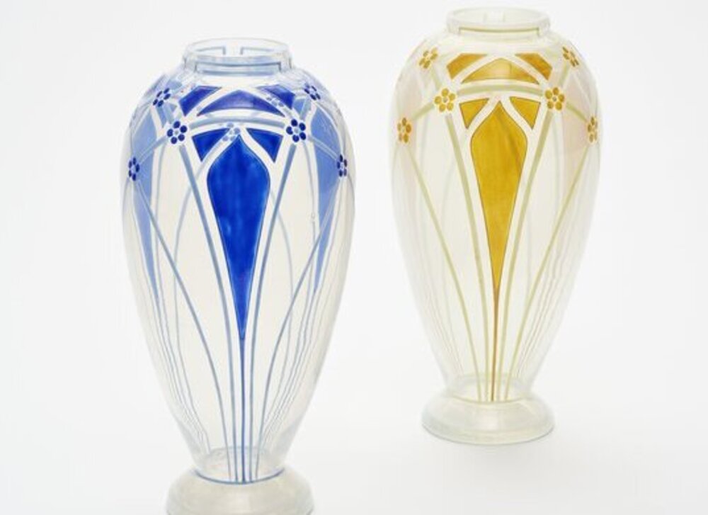 two vases design: Ludwig Sütterlin, production: Fritz Heckert, 1903, Petersdorf, glas, on permanent loan by Pese collection, Nuremberg, intended as a donation. Creditline: GRASSI Museum of Applied Arts Kunst, Leipzig. Picture made by Esther Hoyer.