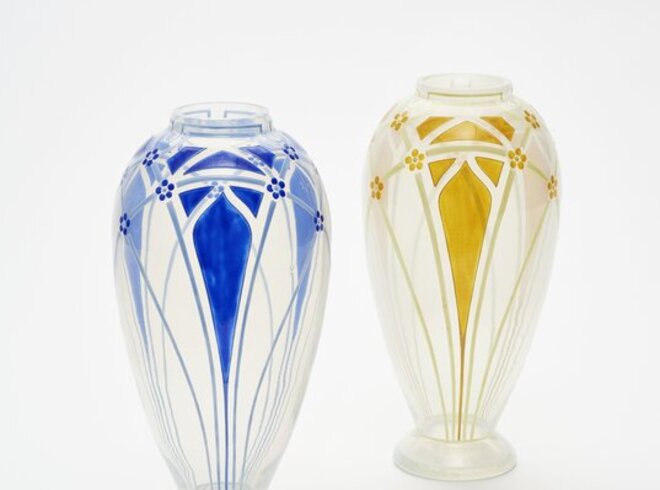 two vases design: Ludwig Sütterlin, production: Fritz Heckert, 1903, Petersdorf, glas, on permanent loan by Pese collection, Nuremberg, intended as a donation. Creditline: GRASSI Museum of Applied Arts Kunst, Leipzig. Picture made by Esther Hoyer.
