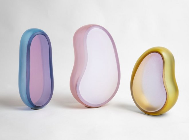 Drei verschiedene oval-ei-förmige Formen mit unterschiedlichen Farben.