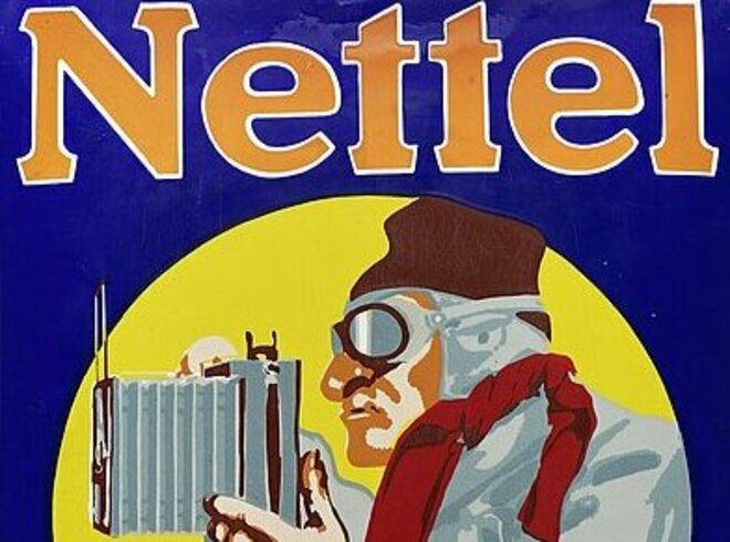 Historisches Reklameschild von Nettel Camera, Foto: Esther Hoyer