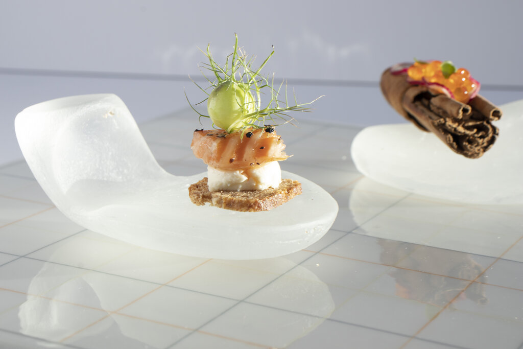 Madeleine zu Dohn und Vincent Julmy (Halle/Saale) VERSATILE, 2022 Porzellan Projekt FINE DINING der Klasse Glas-Keramikdesign an der Burg Giebichenstein Kunsthochschule Halle
