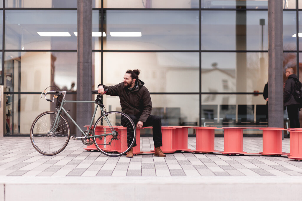 GRASSI Nachwuchspreis 2017: Amelie Ukas & Chris Walter, „Sitzen stehend Leute“ (Bank in Form einer Fahrradkette)