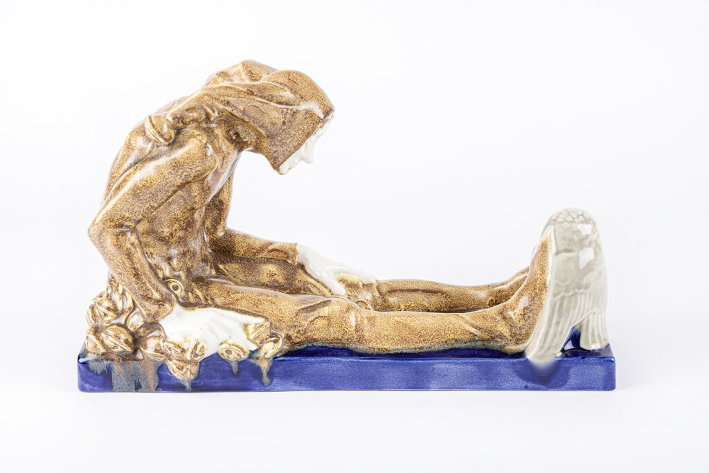 Figur “Till Eulenspiegel”; Entwurf: Michael Powolny; Hersteller: Wiener Keramik um 1907, Österreich, Wien; Steinzeug, glasiert; Schenkung Sammlung Pese, Nürnberg, 2020; Creditline: GRASSI MAK, Leipzig. Foto: Felix Bielmeier