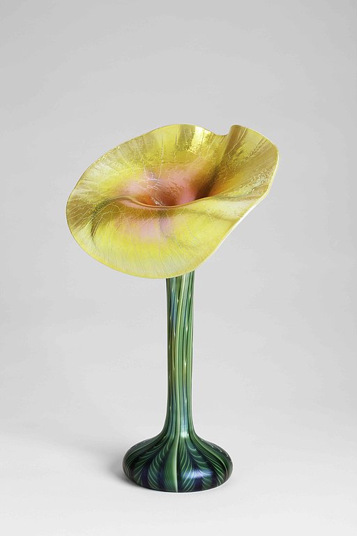 Louis Comfort Tiffany: vase "Jack-in-the-Pulpit", glass, around 1...